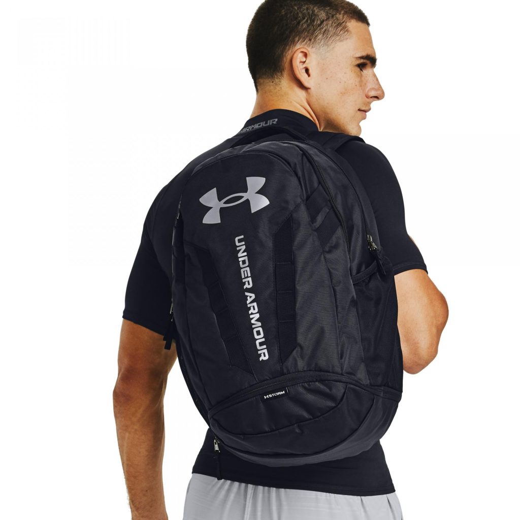 černý batoh under armour
